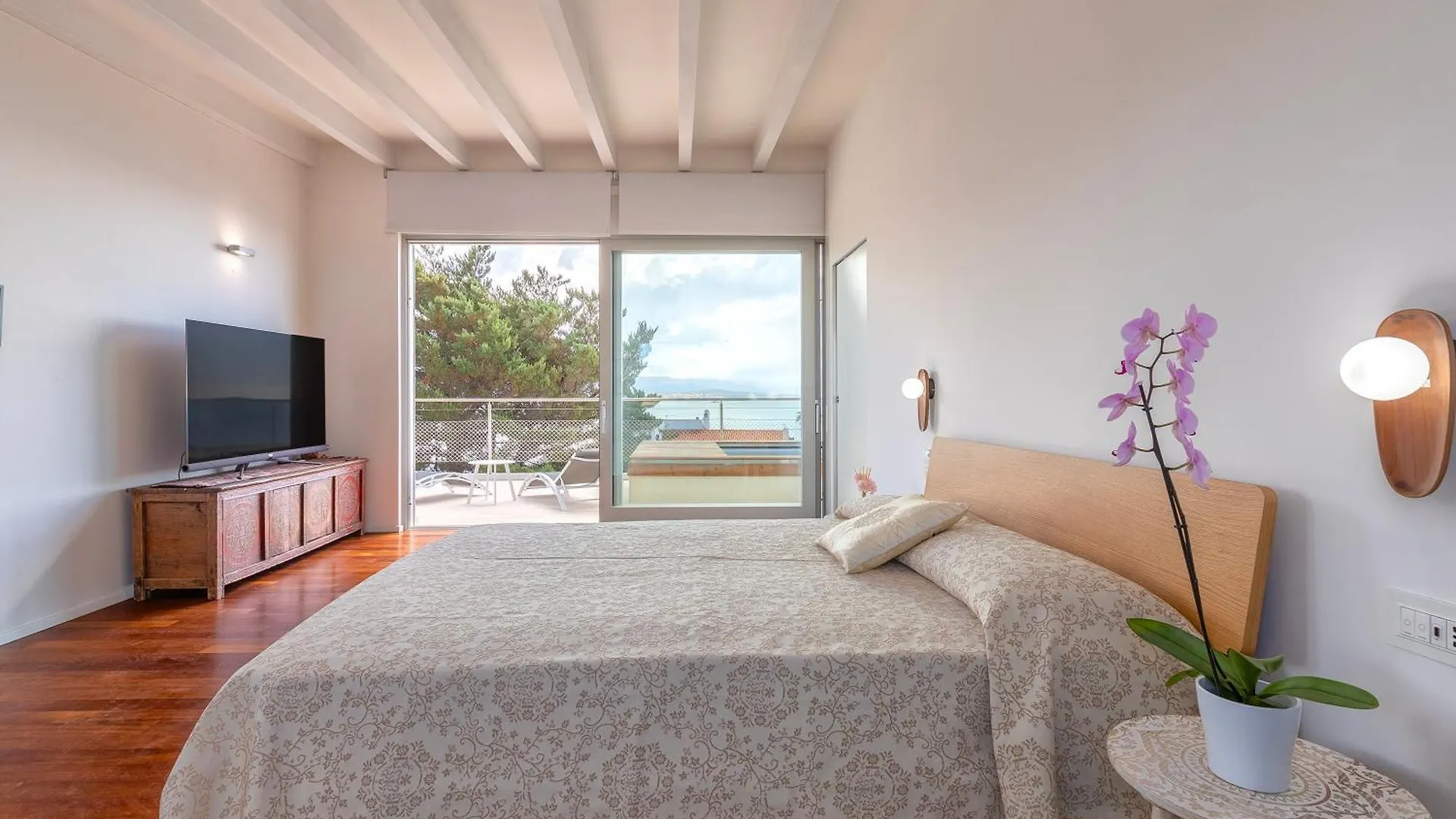 Luxury Seafront Villa With Rooftop Pool & Stunning Sea Views Fertilia