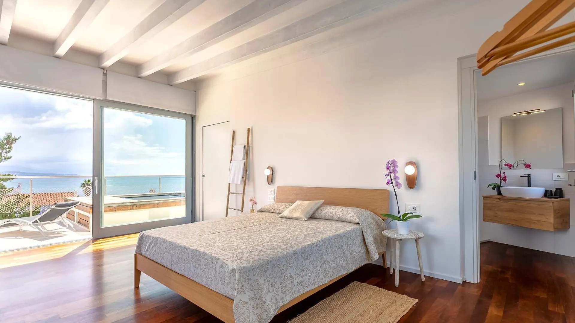 Luxury Seafront Villa With Rooftop Pool & Stunning Sea Views Fertilia